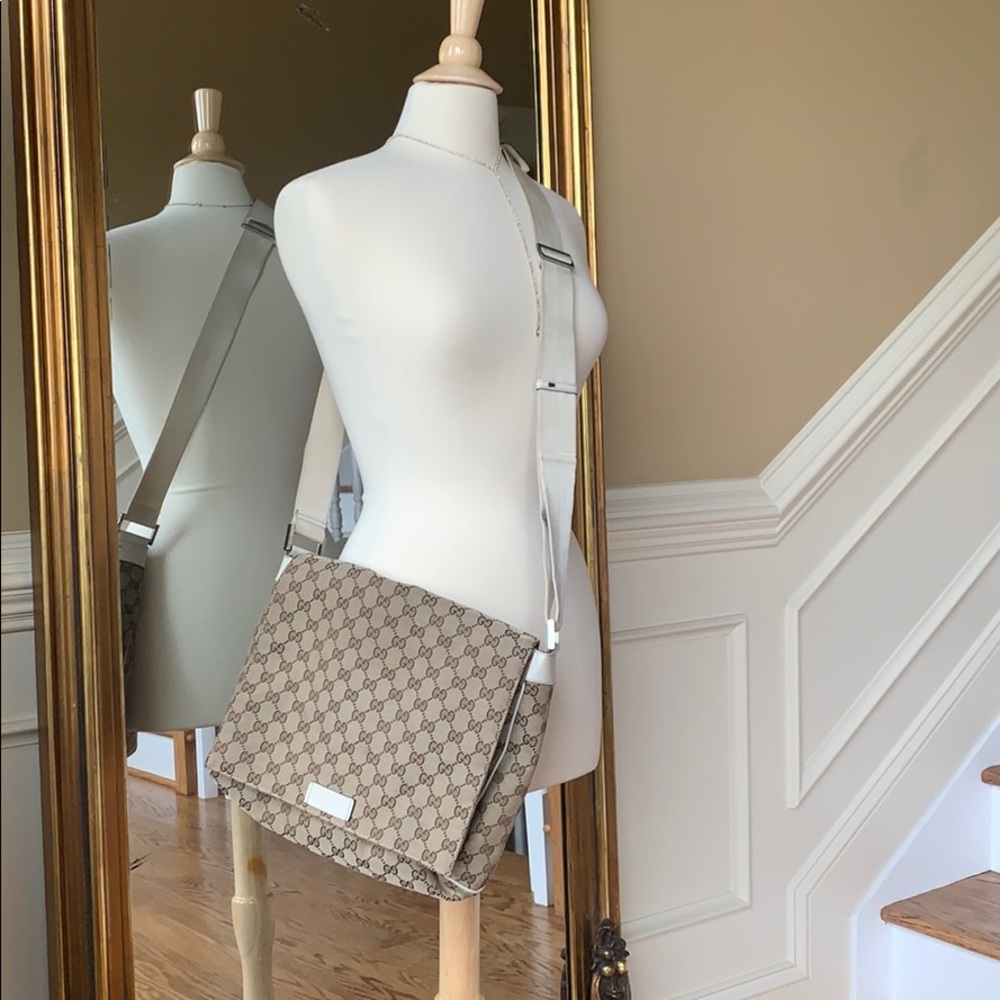 GUCCI crossbody messenger bag!